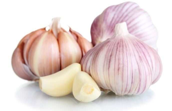 bawang bodas pikeun ngaleungitkeun parasit tina awak
